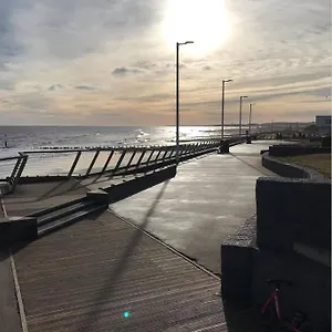 https://hornsea-retreat-close-to-sea-sleeps-5.yorkshirehotels.net